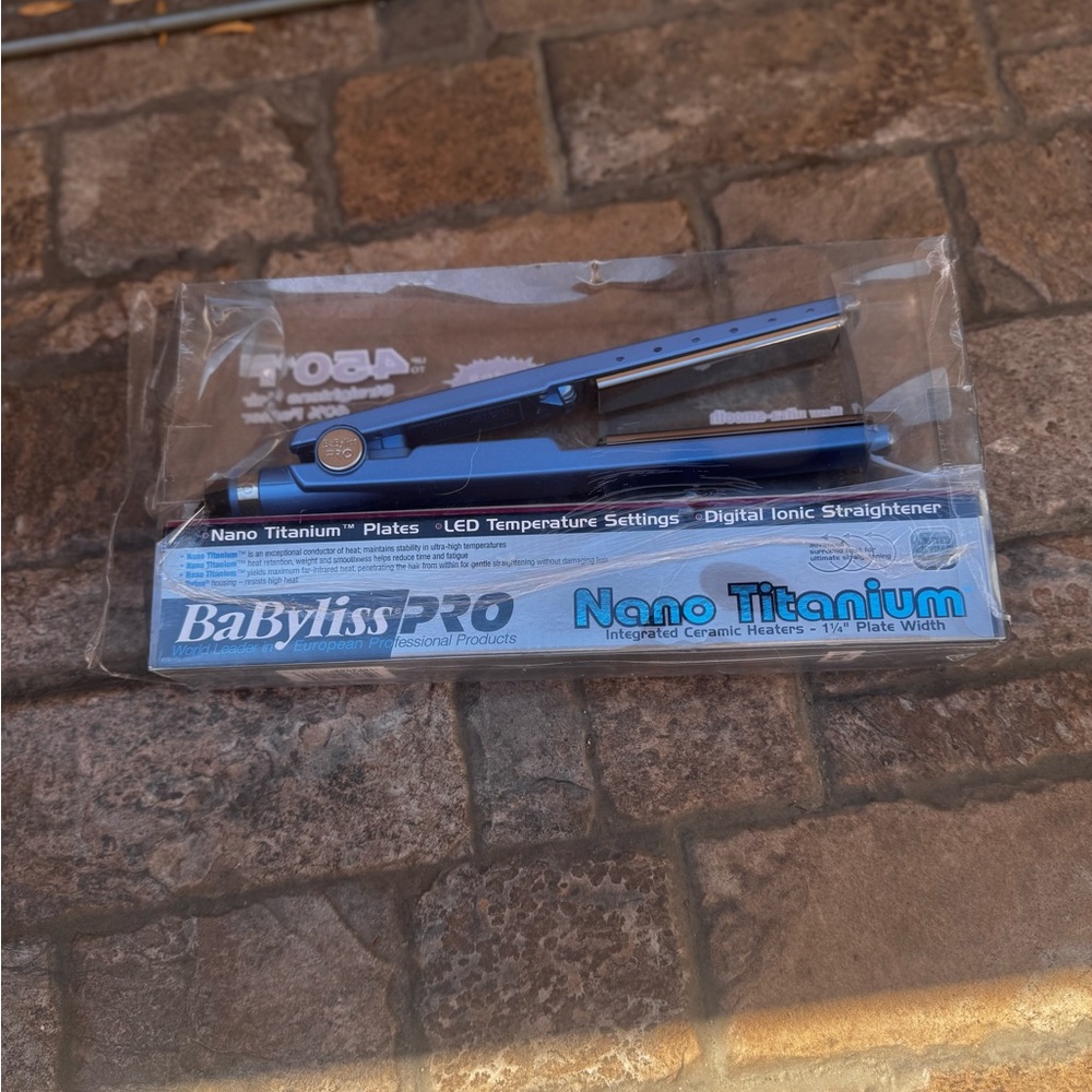 BaBylissPRO Nano Titanium Hair Straightener - Blue